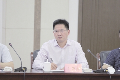卜萬(wan) 紅.jpg